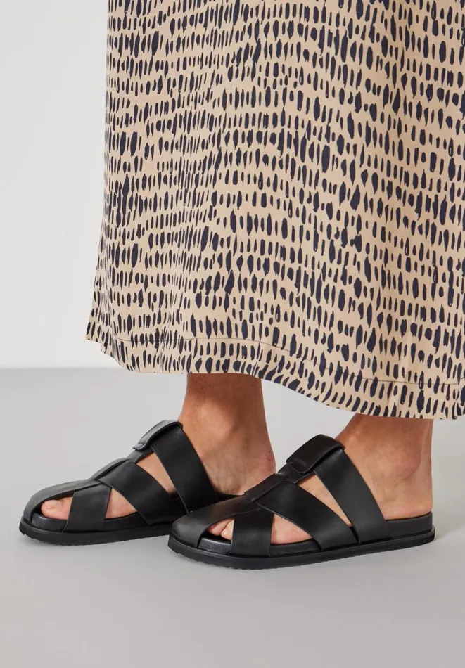 Hush Sandals Women Cora Leather Closed Toe Cage Sandals Black Hush Sandals Women Cora Leather Closed Toe Cage Sandals Black