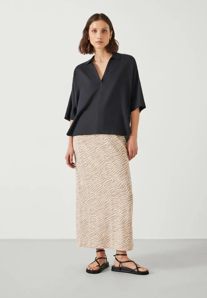 Hush Shirts and Blouses Women Zia Linen Polo Shirt Washed Black Hush Shirts and Blouses Women Zia Linen Polo Shirt Washed Black