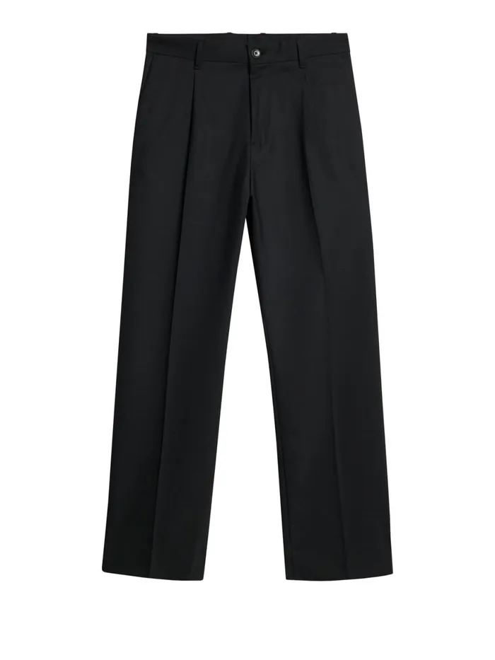 JLindeberg Trousers Men Haij Pleated Twill Pants