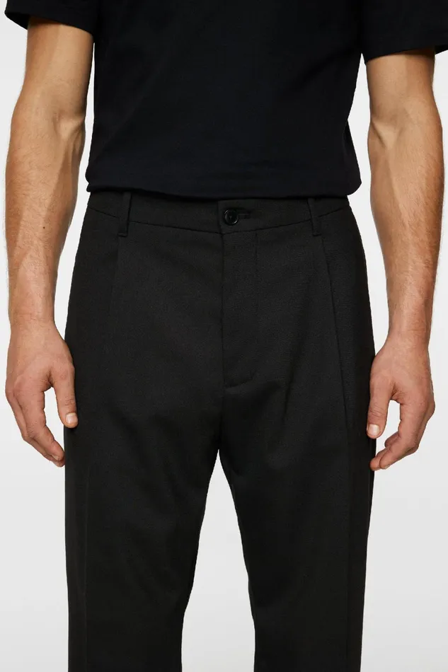 JLindeberg Trousers Men Haij Pleated Twill Pants