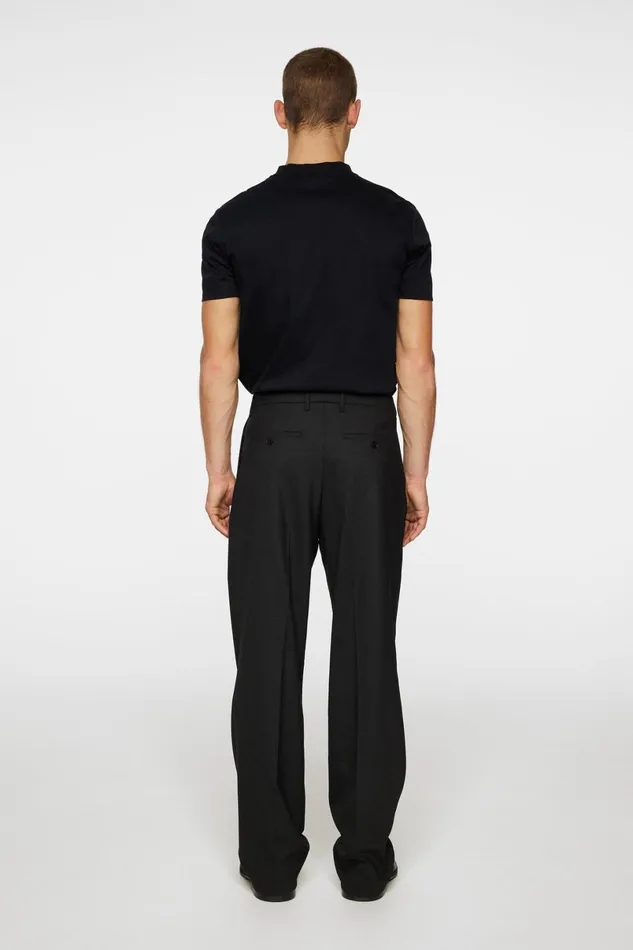 JLindeberg Trousers Men Haij Pleated Twill Pants