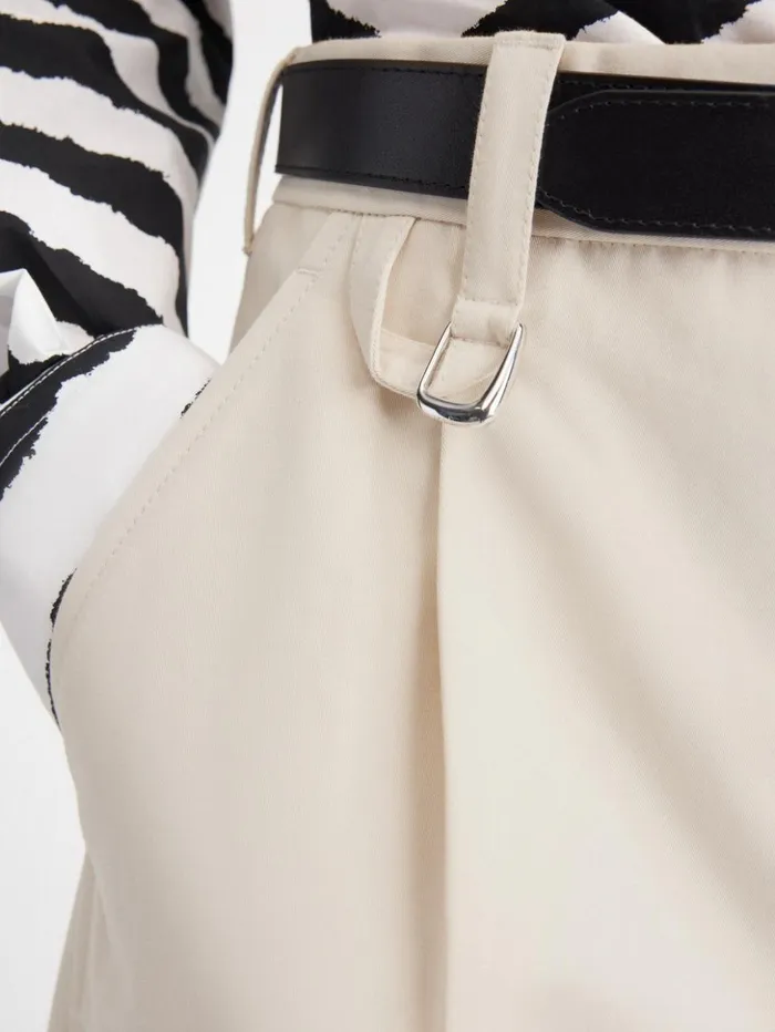 Men Trousers and Shorts JACQUEMUS The Melo Shorts Light Beige Men Trousers and Shorts JACQUEMUS The Melo Shorts Light Beige