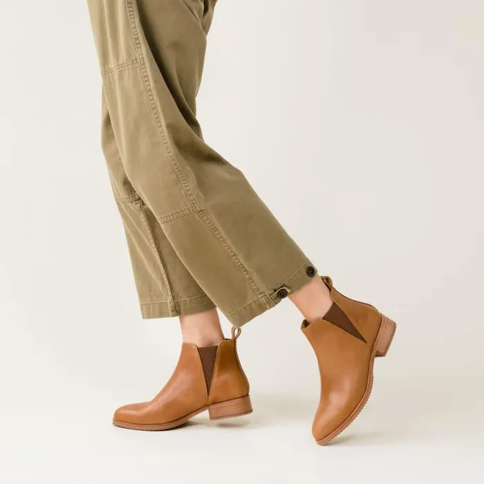 Nisolo Boots Women Eva Everyday Chelsea Boot Nutmeg