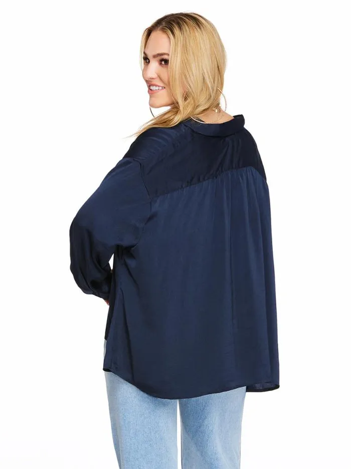 Tops Clothing Jessica Simpson Bodie Blouse In Navy Blazer