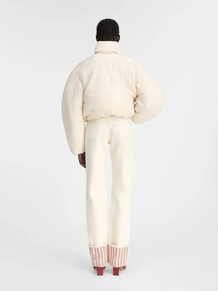 Women Coats and Jackets JACQUEMUS The Caraco Cropped Puffer Jacket Offwhite Women Coats and Jackets JACQUEMUS The Caraco Cropped Puffer Jacket Offwhite
