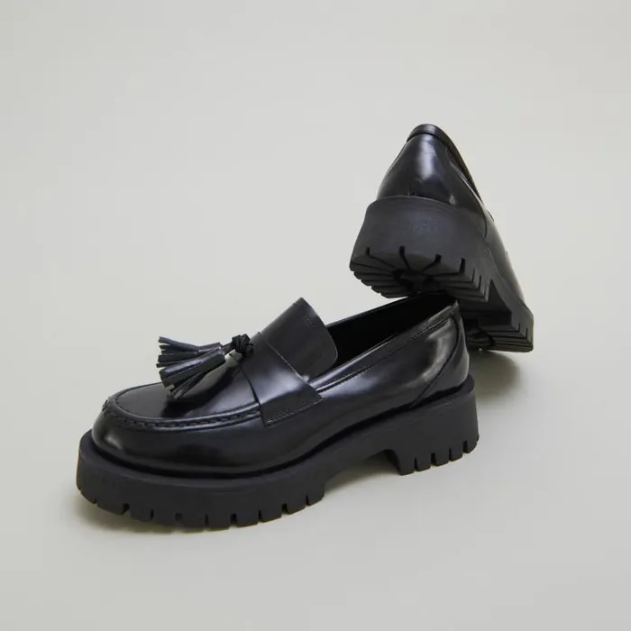 Women Loafers With Notched Sole And Tassel Black JONAK Loafers