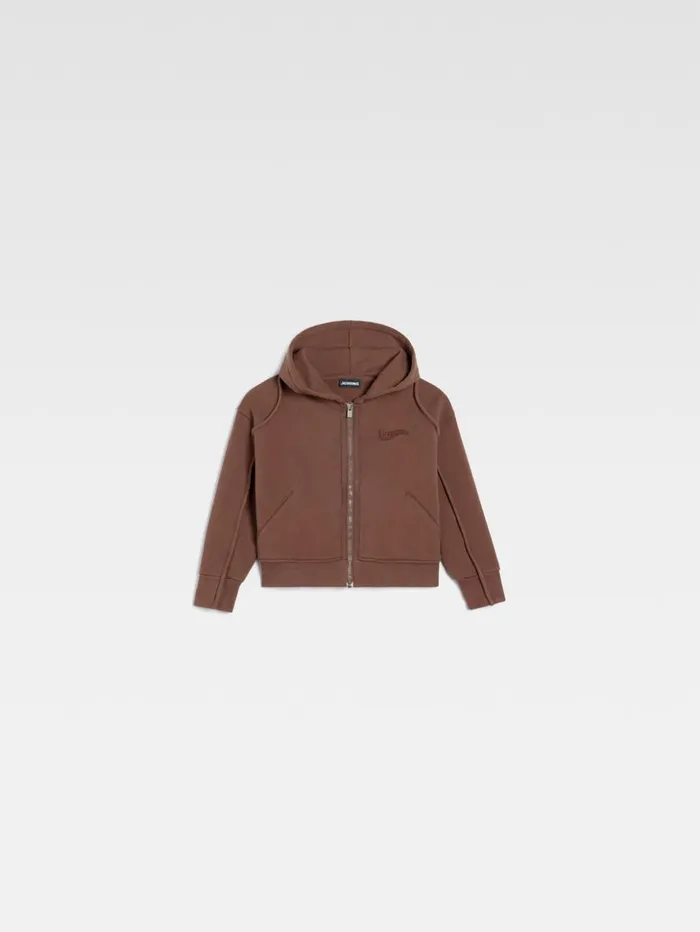 WomenMen Tops JACQUEMUS The Camargue Kids039 Zipped Sweatshirt Dark Brown WomenMen Tops JACQUEMUS The Camargue Kids039 Zipped Sweatshirt Dark Brown