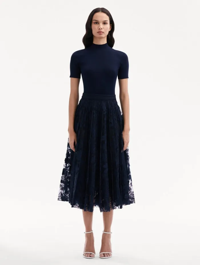Women Pants and Skirts Oscar De La Renta Marbled Carnation Guipure Pleated Skirt Navy Women Pants and Skirts Oscar De La Renta Marbled Carnation Guipure Pleated Skirt Navy