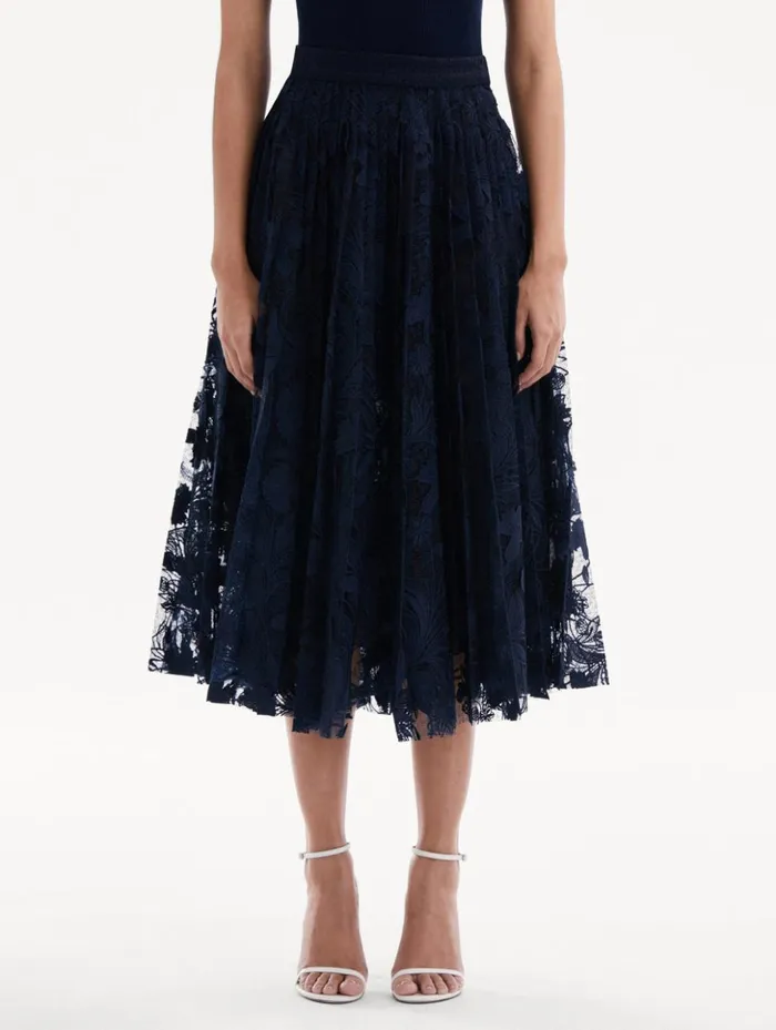 Women Pants and Skirts Oscar De La Renta Marbled Carnation Guipure Pleated Skirt Navy Women Pants and Skirts Oscar De La Renta Marbled Carnation Guipure Pleated Skirt Navy