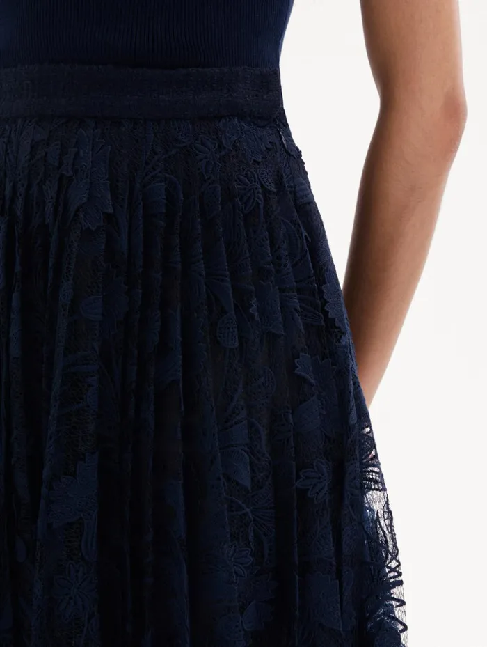 Women Pants and Skirts Oscar De La Renta Marbled Carnation Guipure Pleated Skirt Navy Women Pants and Skirts Oscar De La Renta Marbled Carnation Guipure Pleated Skirt Navy